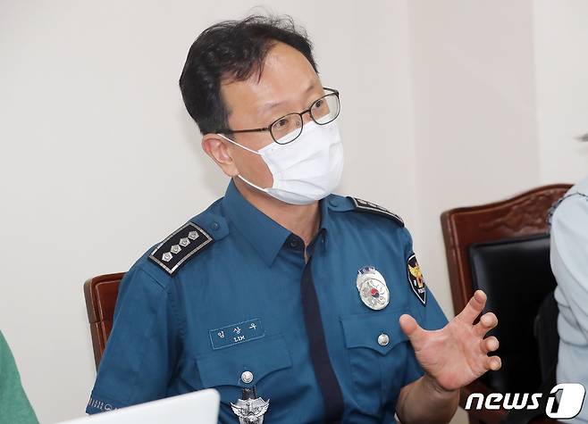 임상우 제주서부경찰서장이 17일 오전 제주서부경찰서 서장실에서 취임 기자간담회를 하고 있다. 2022.8.17/뉴스1
