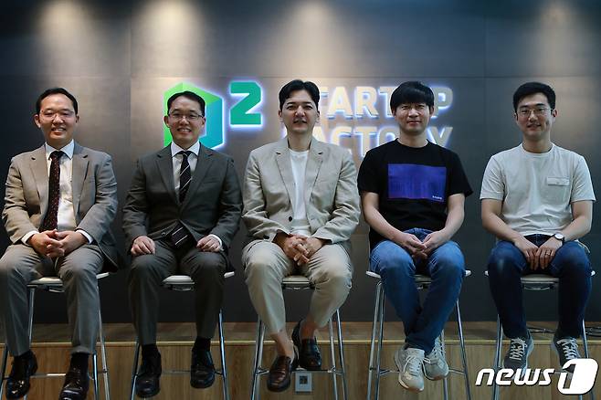 (왼쪽부터) 프리딕티브 윤시중 최고과학책임자(CSO) 윤사중 대표, 가지랩 김영인 대표, 가우디오랩 오현오 대표, 지이모션 인연수 CBO