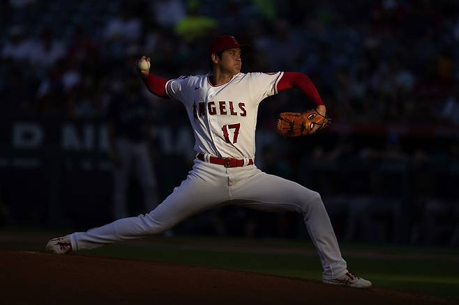 LA 에인절스 오타니 쇼헤이는 16일(한국시각) 시애틀 매리너스전에서 6이닝 동안 8개의 삼진을 잡아내며 시즌 165개를 마크했다. AP연합뉴스