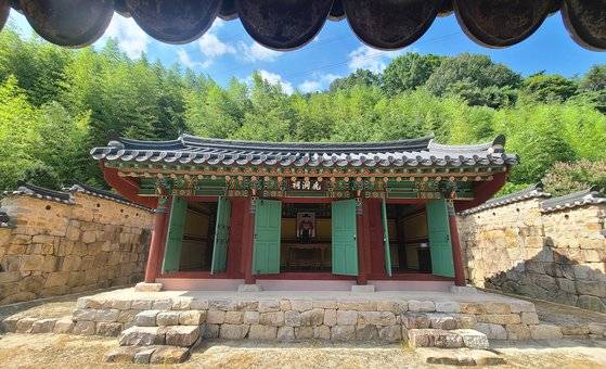 녹동서원 안에 있는 녹동사. 김충선 장군의 위패와 영정을 모신 사당이다.