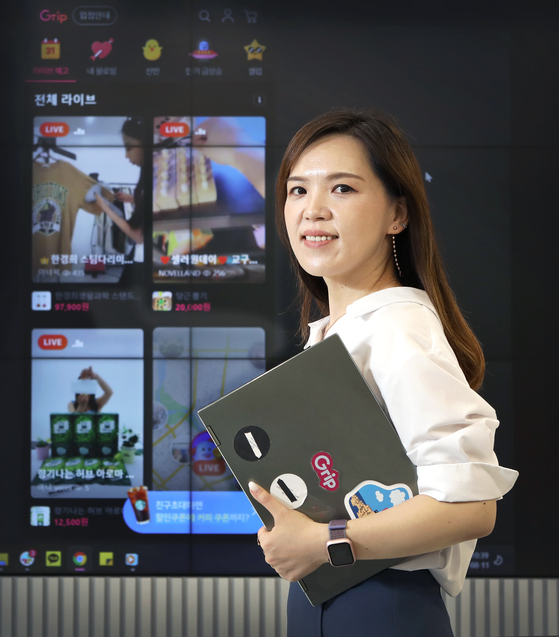 Hanna Kim, CEO and founder of live commerce app Grip, poses for a photo at the company's office in Pangyo, Gyeonggi on Aug. 11 ahead of an interview with the Korea JoongAng Daily. [PARK SANG-MOON]