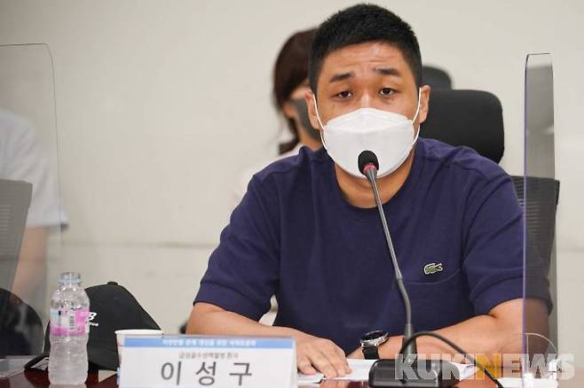 이성구 지정헌혈 경험 환자가 17일 오전 서울 여의도 국회 의원회관에서 열린 '지정헌혈 관행 개선을 위한 국회 토론회'에서 발언하고 있다.