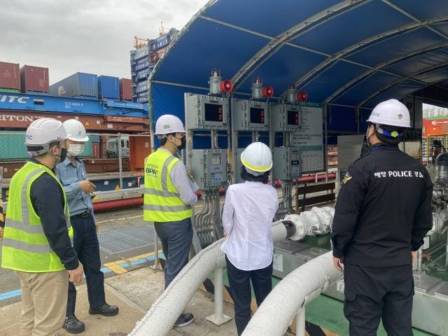 부산해양경찰서의 해양시설 국가안전대진단 장면. 부산해경