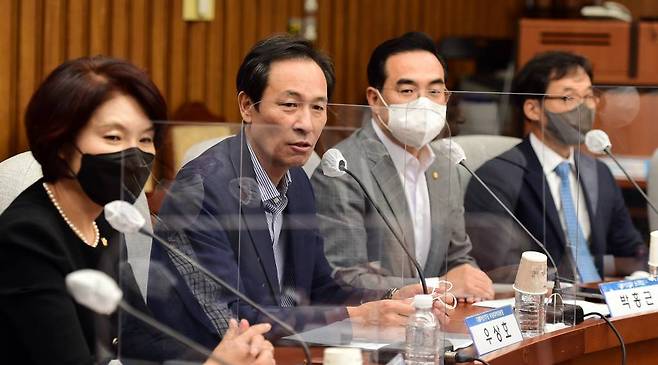 우상호 더불어민주당 비상대책위원장이 17일 서울 여의도 국회에서 '경찰국 신설, 무엇이 문제인가?'란 주제로 열린 윤석열정권 경찰장악대책위원회 간담회에서 인사말을 하고 있다. / 사진제공=뉴시스