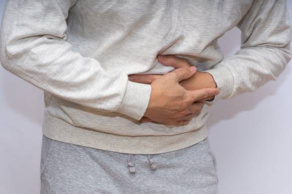 평소 복통, 설사, 식욕 부진 등의 증상이 지속될 경우 만성 염증성 장질환인 크론병을 의심해야 한다./사진=이미지투데이