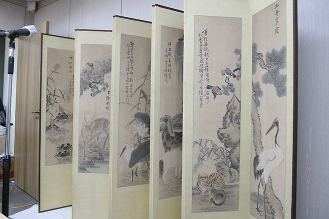 안중식의 ‘화조영모도십폭병풍’.&nbsp;