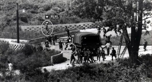북한군들이 1976년 8월 18일 판문점 도끼만행 사건 당시 JSA 모습.(사진=국방부 군사편찬연구소)