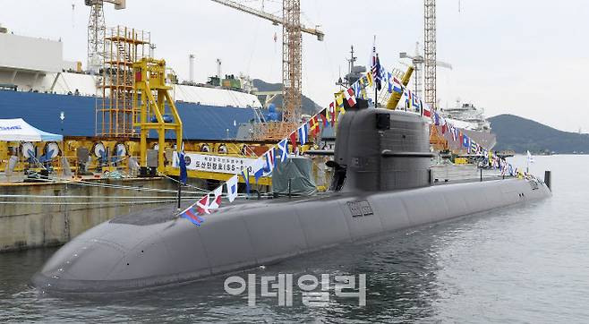 대우조선해양이 건조해 지난 8월 인도한 대한민국 최초 3,000톤급 잠수함인 도산안창호함 모습.
