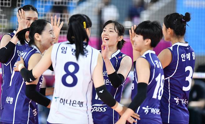 승리를 따낸 도로공사. 사진제공=KOVO