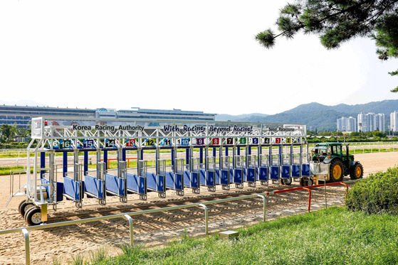 서울경마공원 신규 도입한 고성능 출발대. 한국마사회 제공