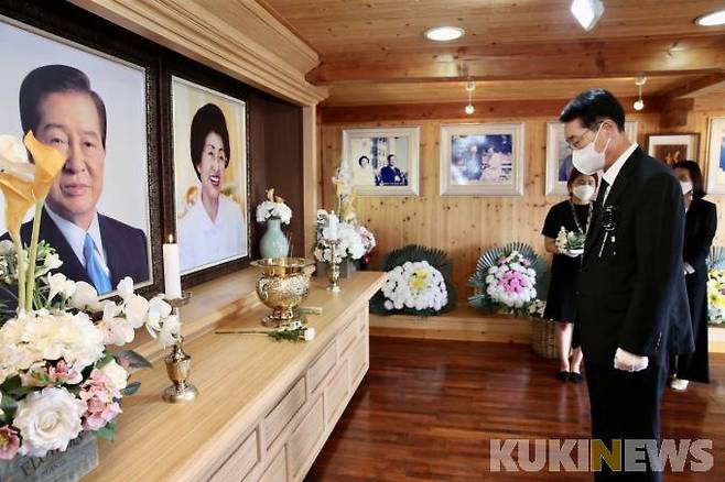 박우량 신안군수는 김대중 대통령 서거 13주기를 맞아 하의도에서 추도식을 개최했다. 고인의 고향인 하의면에서 서거 이후 매년 추도식을 개최하고 있다.[사진=신안군]