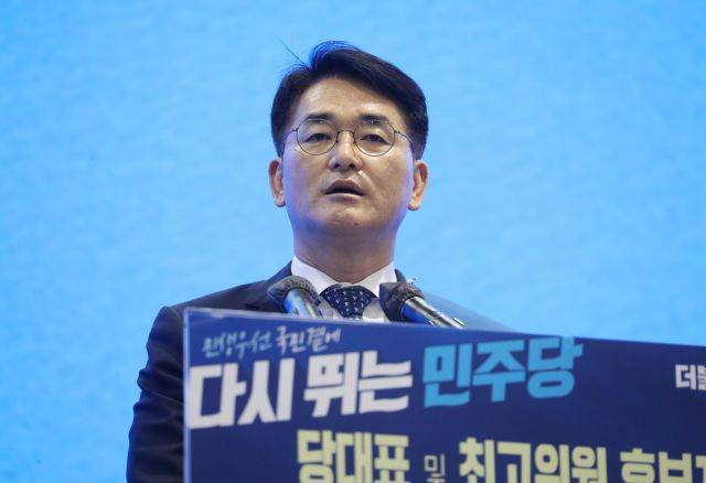 더불어민주당의 8·28 전당대회 지역 순회 경선 첫날인 6일 대구 엑스코에서 열린 대구·경북 지역 합동연설회에서 박용진 당 대표 후보가 정견을 발표하고 있다. 연합뉴스