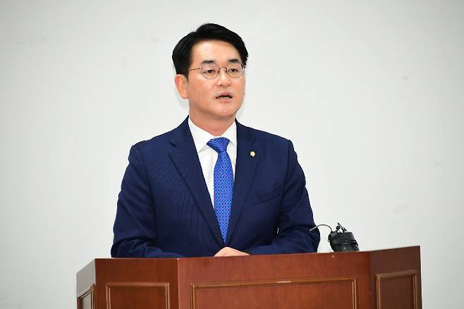 더불어민주당 당권주자인 박용진 의원이 지난 17일 광주광역시의회 시민 소통실에서 기자회견 열고 호남 경선에서 압도적 지지 당부했다. 광주광역시의회 제공