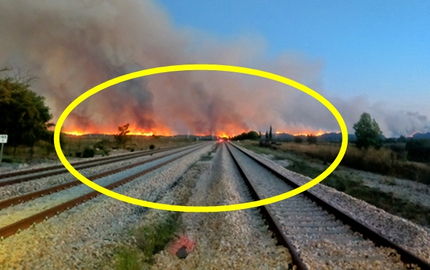 17일(현지시간) 스페인 발렌시아 지역 카스테욘 바라카스 기차역에서 본 ‘베지스 산불’. 출처=트위터