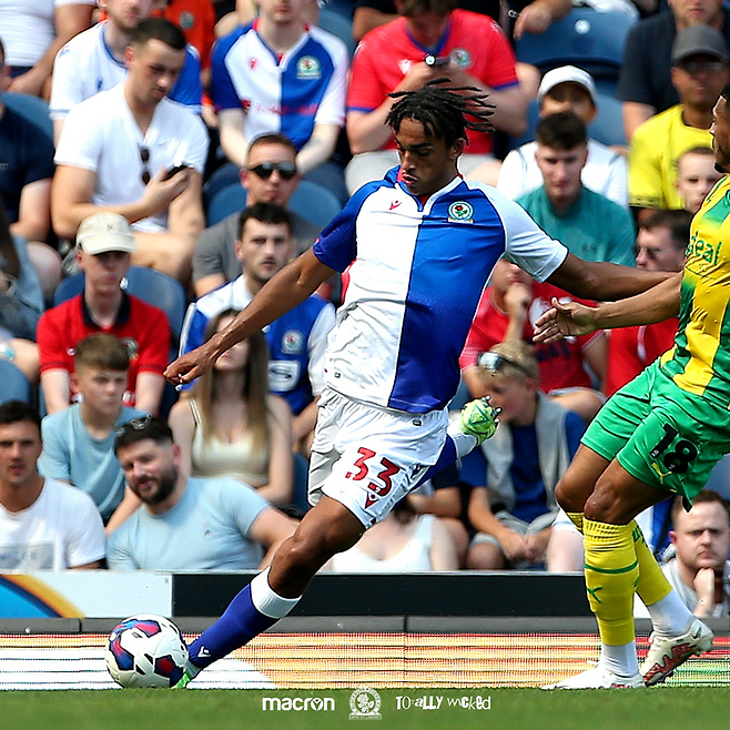 ▲ 토트넘과 계약에 임박한 블랙번 수비수 애슐리 필립스. ⓒ블랙번 로버스 SNS