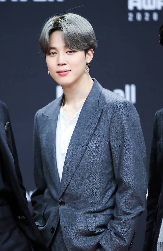 그룹 방탄소년단 이 지민이 6일 오후 온라인 생중계로 진행된 2020 MAMA(엠넷 아시안 뮤직 어워즈)에 참석해 포즈를 취하고 있다. /사진제공=CJENM /사진=이동훈 기자 photoguy@