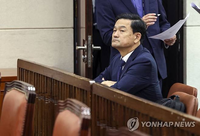 행안위 전체회의 출석한 김순호 (서울=연합뉴스) 이정훈 기자 = 김순호 초대 행안부 경찰국장이 18일 오전 국회 행정안전위원회 전체회의에 출석, 회의 시작을 기다리고 있다. 2022.8.18 [국회사진기자단] uwg806@yna.co.kr