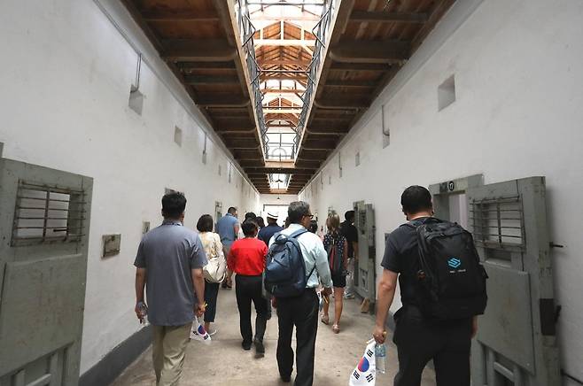 서대문형무소 돌아보는 세계 한인 정치인들  [재외동포재단 제공]