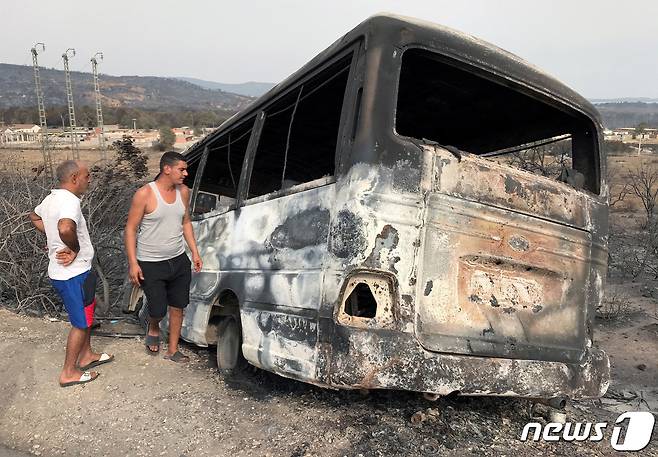 북아프리카 알제리에서 폭염으로 인한 대규모 산불이 발생해 37명이 사망하고 183명이 다쳤다. ⓒ 로이터=뉴스1 ⓒ News1 이유진 기자
