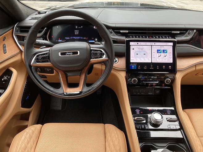 지프의 대형 SUV '그랜드체로키L'./연선옥 기자