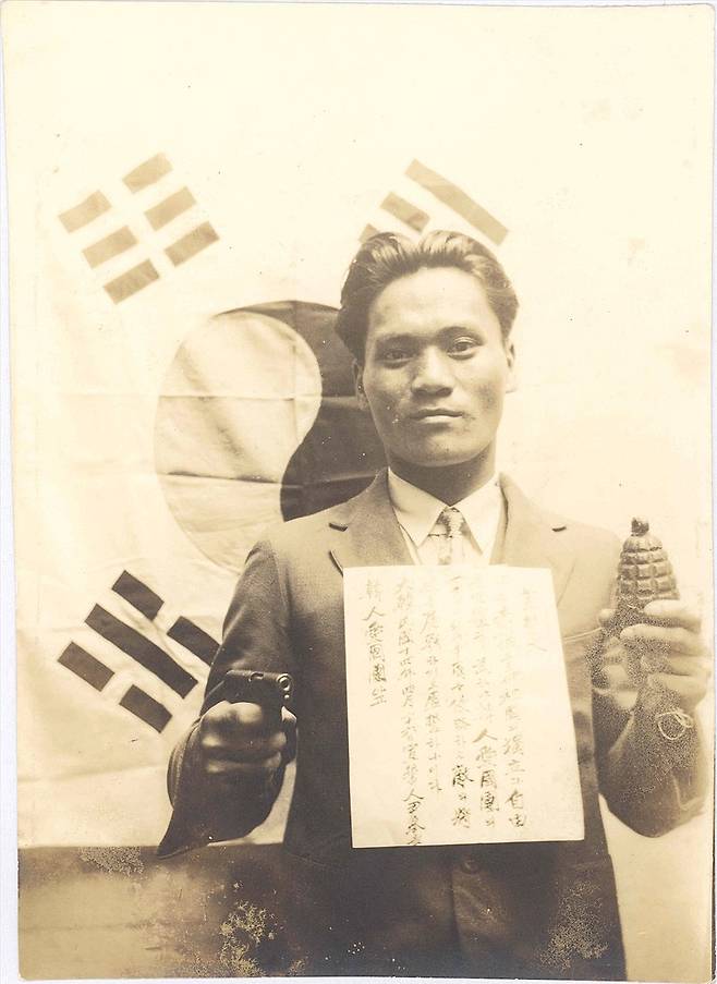 A photo of Yun Bong-gil taken before his attack on Japanese officials at Hongkou Park in Shanghai, China (The Independence Hall of Korea)