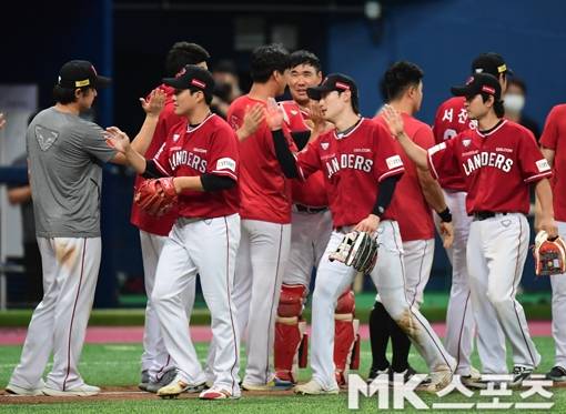 SSG 랜더스가 19안타 14득점으로 폭발했다. 후반기 부진한 타선까지 다시 터지면 그야말로 무적이다. 사진(고척 서울)=김재현 기자