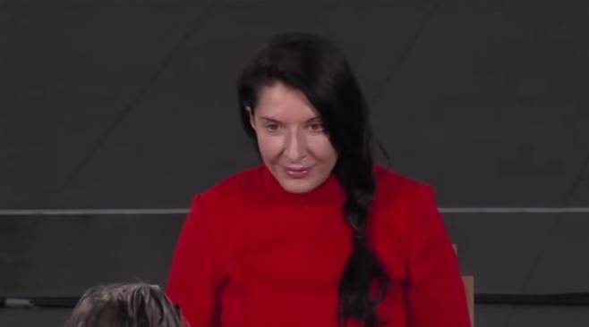 마리나 아브라모비치, 예술가가 여기 있다(마리나 아브라모비치와의 조우)