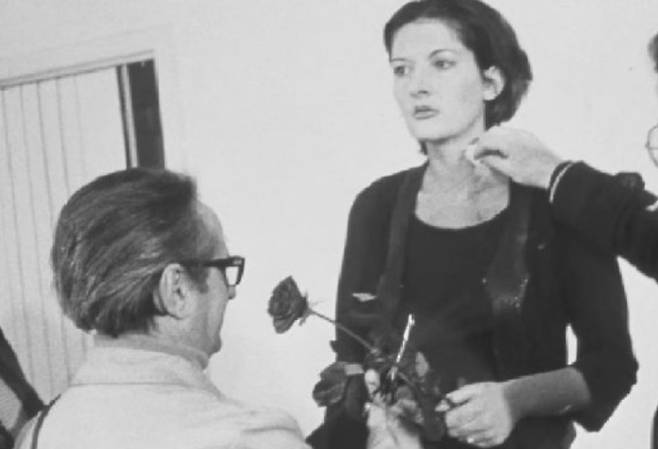 마리나 아브라모비치, 리듬 0