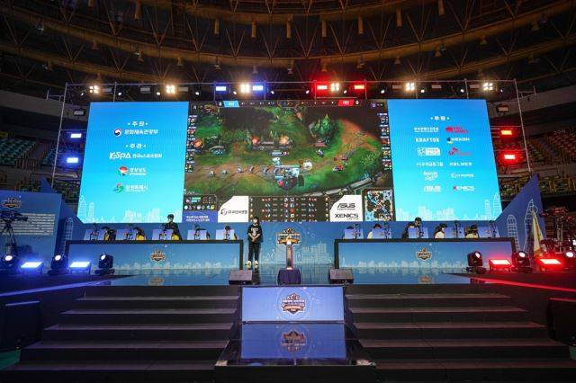 21일 경남 창원 소재 창원스포츠파크 창원체육관에서 열린 제14회 ‘대통령배 아마추어 e스포츠 대회(KeG)’ LoL 부문 결승전 경기가 진행 중이다. 한국e스포츠협회 제공