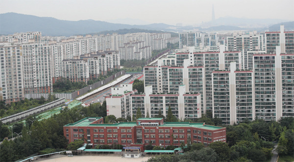 1기 신도시 특별법을 두고 논란이 제기되면서 분당과 일산 등 해당 지역 집값이 하락세를 보였다. 사진은 경기도 성남시 분당 일대 아파트 전경. [매경DB]