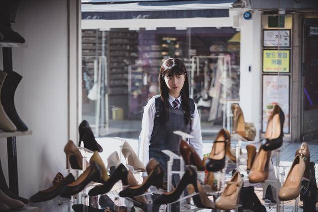 '안나'는 사소한 거짓말을 시작으로 완전히 다른 사람의 인생을 살게 된 여자의 이야기를 그린 시리즈다. 쿠팡플레이 제공