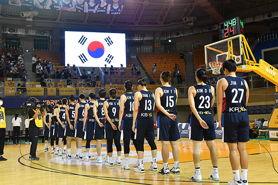 한국 여자농구 대표팀은 지난 19, 20일 청주 라트비아와 2차례 평가전을 가졌다. 모두 승리했지만 뒷맛은 씁쓸했다. 사진=대한민국농구협회 제공