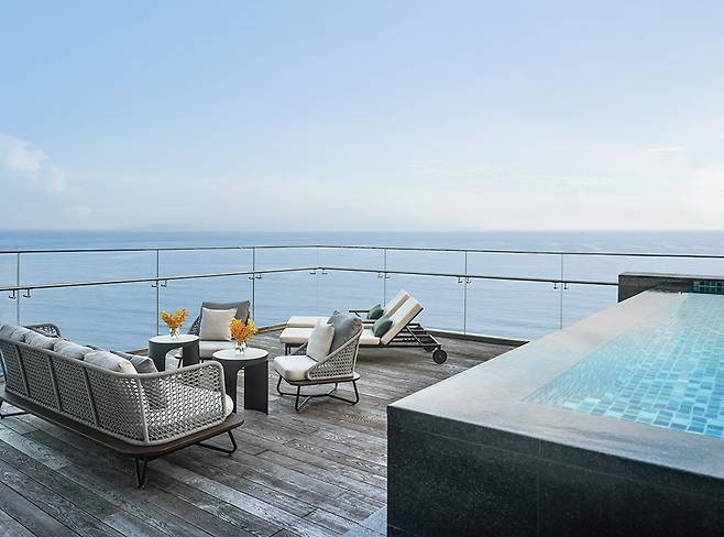 호이아나 리조트&골프는 오는 9월까지 '순간을 살아라Live the Moment'라는 주제로 여름휴가 프로모션을 진행한다. 합리적 가격에 자연의 품에서 휴양하며 옛 도시가 주는 정취를 만끽하고 싶은 여행객에게 추천한다