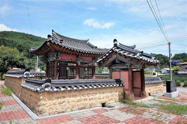 전북 남원시 대산면 대곡마을에 있는 황진 정려. 광해군은 1611년 황진의 충절과 전공을 기려 무민공(武愍公)이라는 시호와 함께 정려를 내렸다.