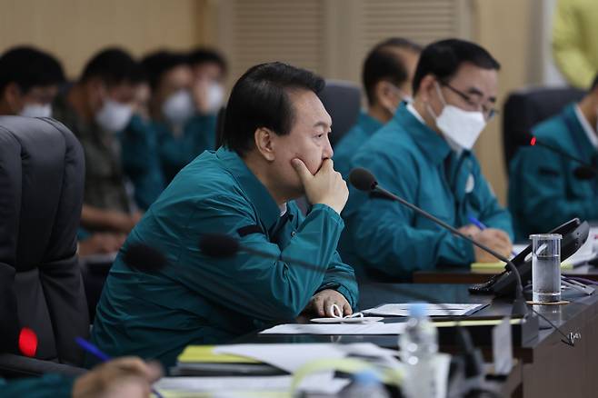 윤석열 대통령이 8월22일 오전 서울 용산 대통령실 청사 국가위기관리센터에서 을지 국가안전보장회의(NSC)를 주재하고 있다. ⓒ 연합뉴스