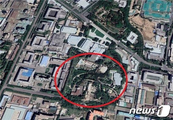 북한 노동당 본부청사 인근에 고급 건물들이 건설되고 있다고 미국의 북한 전문매체 38노스가 구글어스 위성사진을 분석해 보도했다.(구글어스 갈무리)ⓒ News1