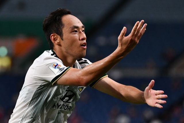전북 현대 문선민이 22일 일본 프로축구팀 비셀 고베와의 경기에서 추가골을 터트린 후 세리머니를 펼치고 있다. AFP/연합뉴스
