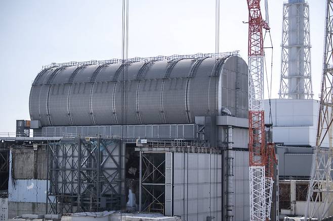 일본 정부가 원전 재가동을 늘리고 차세대 원전 건설도 검토한다. 사진은 후쿠시마 제1원자력발전소 원자로 3호기 건물/ⓒAFP=뉴스1