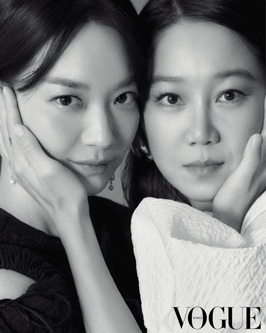 Actor Gong Hyo-jin, 42, promoted the festival.On the 24th, Gong Hyo-jin posted several pictures of his instagram with the article 26, 28 this weekend, Now, I like this way # Seoul International Womens Film Festival.In the open photo, Gong Hyo-jin poses dancing with actor Shin Min-a (38) in hand.The two are wearing a black and white look and making a lovely smile.Gong Hyo-jin and Shin Min-a have appeared in the movie Now, I like Lee Dae-ro which was released in 2009.Meanwhile, Gong Hyo-jin will hold a private marriage ceremony in October with 10-year-old singer Kevin Oh (31) and United States of America in New York.