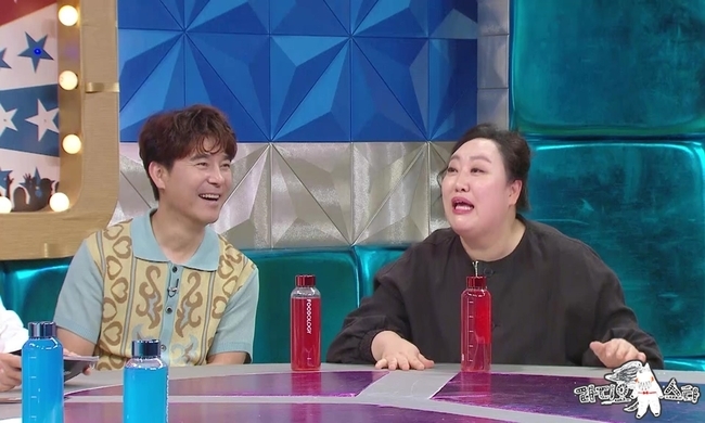 Actor Park Jun-myeon breaks the 29-year musical activity behind the radio star.MBC Radio Star (planned by Kang Young-sun/director Lee Yoon-hwa), a high-quality talk show scheduled to air at 10:30 p.m. on Aug. 24, will feature President of the Zone, starring Lim Chang-jung, Park Joon-myeon, TWICE Dahyun and Lee Mu-Jin.Park Jun-myeon is a musical veteran actor who has played in musical Les Miserables, Gone with the Wind and Mamma Mia.In recent years, it has expanded its area, such as crossing the screen with the CRT, to inform the public.Park Joon-myeon, who visited Radio Star in two years, focuses attention on his close relationship with Kim Hye-soo, who recently met in a work.He said, I am grateful to Kim Hye-soo these days. He introduces Kim Hye-soos misfortune.Park Joon-myeon, who has been in musical career for 29 years, reveals various behind-the-scenes experiences while working on musical stage.In particular, he summons the musical, who had auditioned for three months, and says, I was very bloodless.In addition, Park Joon-myeon opens a story that lost 20kg in a short period of time for musical works, and surprises Radio Star MCs.In the meantime, he recalled his work on stage with Seo Hyun of Girls Generation, and he raised his curiosity by saying that he claimed to be a human barricade at the time.