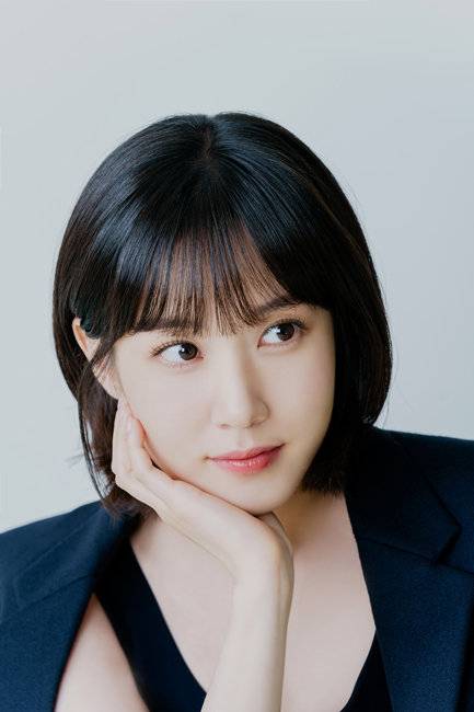 ‘우영우’ 촬영을 마친 박은빈이 활짝 웃고 있다.[사진=나무액터스 제공]
