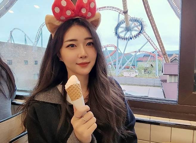 인기 트위치 스트리머 겸 유튜버인 ‘이녕(원보라·29)’. [이녕 인스타그램]