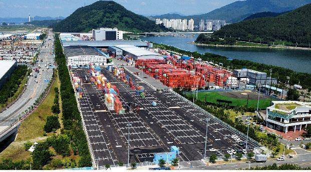 부산 신항 컨테이너 장치장 [부산항만공사 제공]