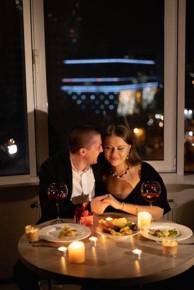 성공적인 로맨스에는 적절한 음식 섭취도 중요하다. 과음은 금물이다. [사진=게티이미지뱅크]