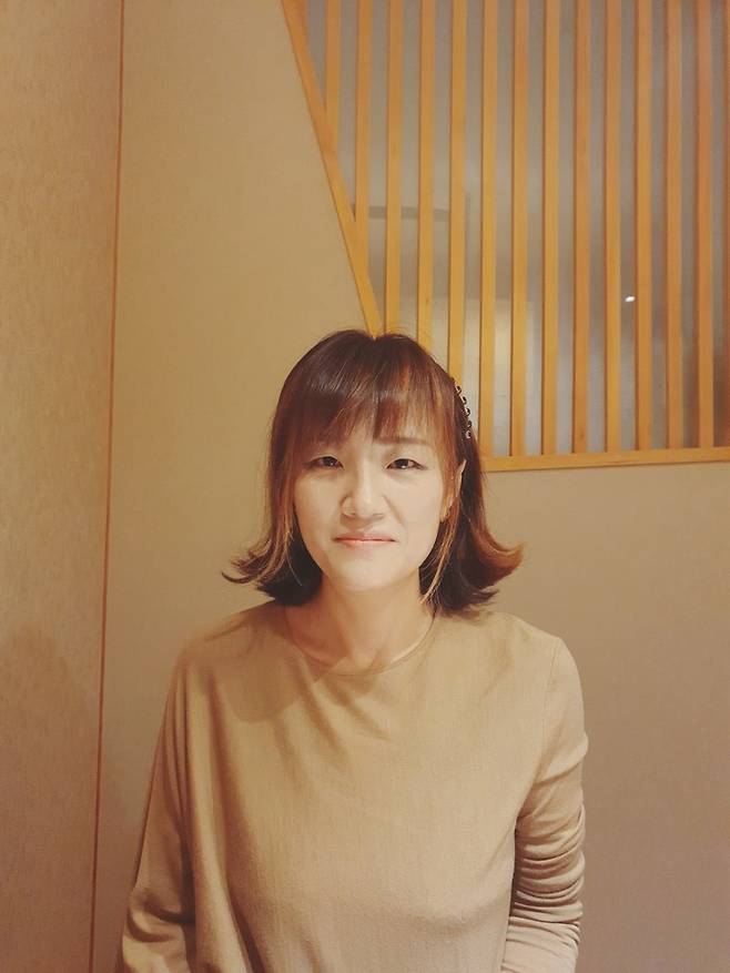 [통영=뉴시스] 신정철 기자= 경남 통영시 문학상운영위원회(위원장 강수성)는 26일, '2022 통영시문학상' 최종 수상작을 선정했다. 사진은 김용익소설문학상 수상작 ‘신의 한 수’의 심아진 작가의 모습.(사진=통영시 제공).2022.08.26. photo@newsis.com *재판매 및 DB 금지