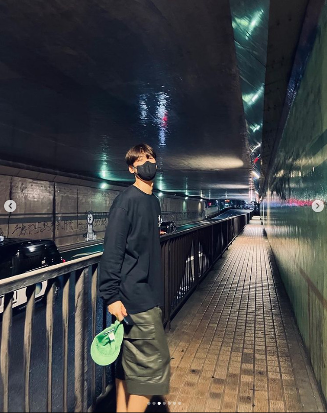 Seoul = = Group Astro member and actor Cha Eun-woo also revealed the aspect of face genius in Japan.Cha Eun-woo posted a photo on her social network account on Wednesday with the caption: Night walk.In the photo, Cha Eun-woo is walking the streets of Japan in the middle of the night, showing the handsome appearance of a face genius that is not covered by a mask under the light of a bright street.Meanwhile, Cha Eun-woo is currently conducting a personal fan meeting tour 2022 Just One Ten Minute in the Italian caravan (Just One 10 Minute ).Japan will have a good time with fans in Indonesia, Thailand and the Philippines.