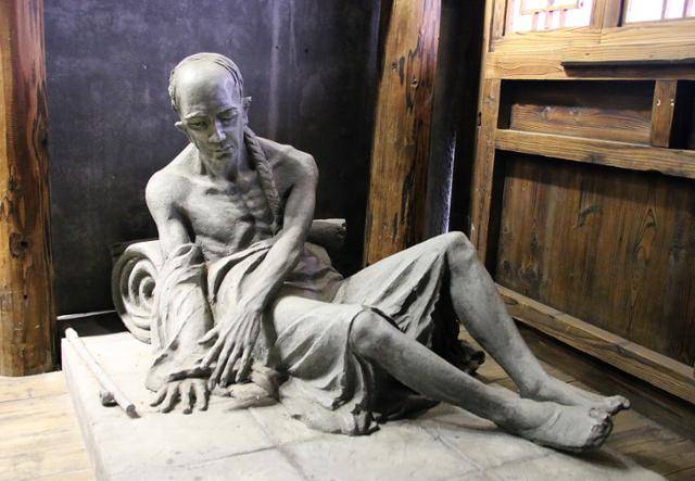 상하이 동남부 해안가 스푸어항(石浦漁港)에 있는 아편중독 전시실. ⓒ최종명