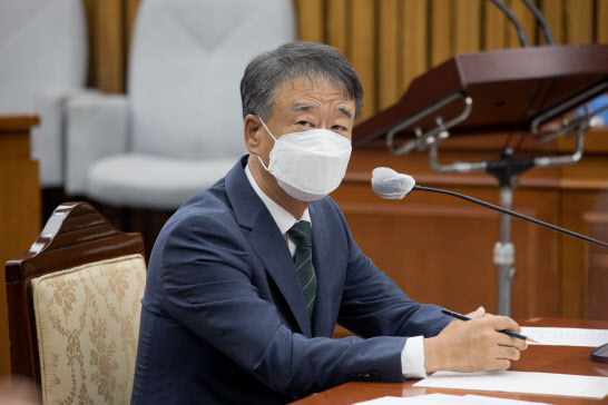 오석준 대법관 후보자가 29일 국회에서 열린 인사청문회에서 의원들의 질문에 답변하고 있다.(사진=연합뉴스)