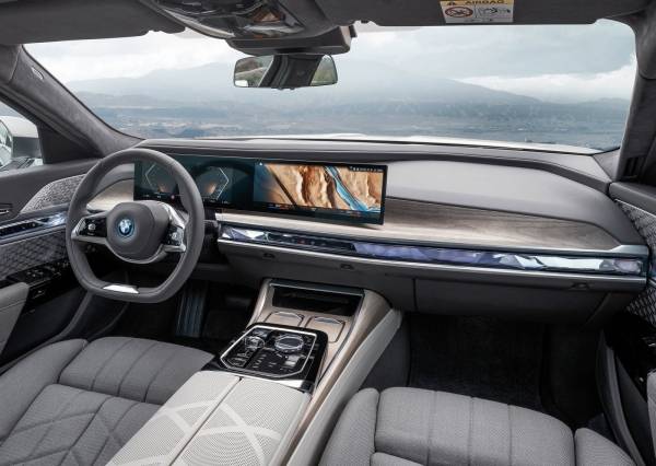 BMW i7