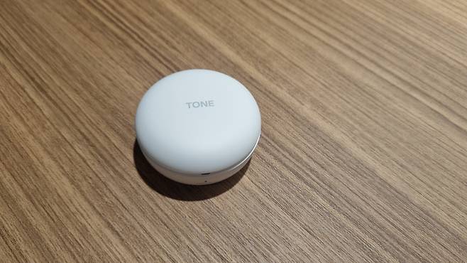 LG전자의 프리미엄 무선 이어폰 'LG 톤 프리(TONE-UT90Q)'. [우수민 기자]